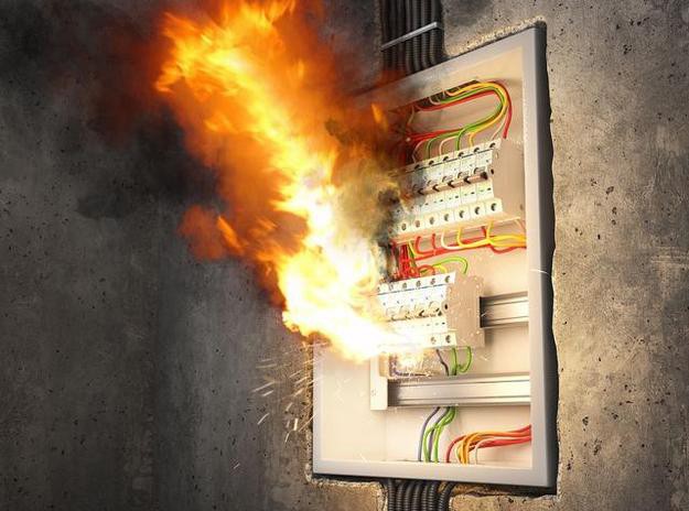 如何防止配電柜電路老化引起的火災(zāi)?